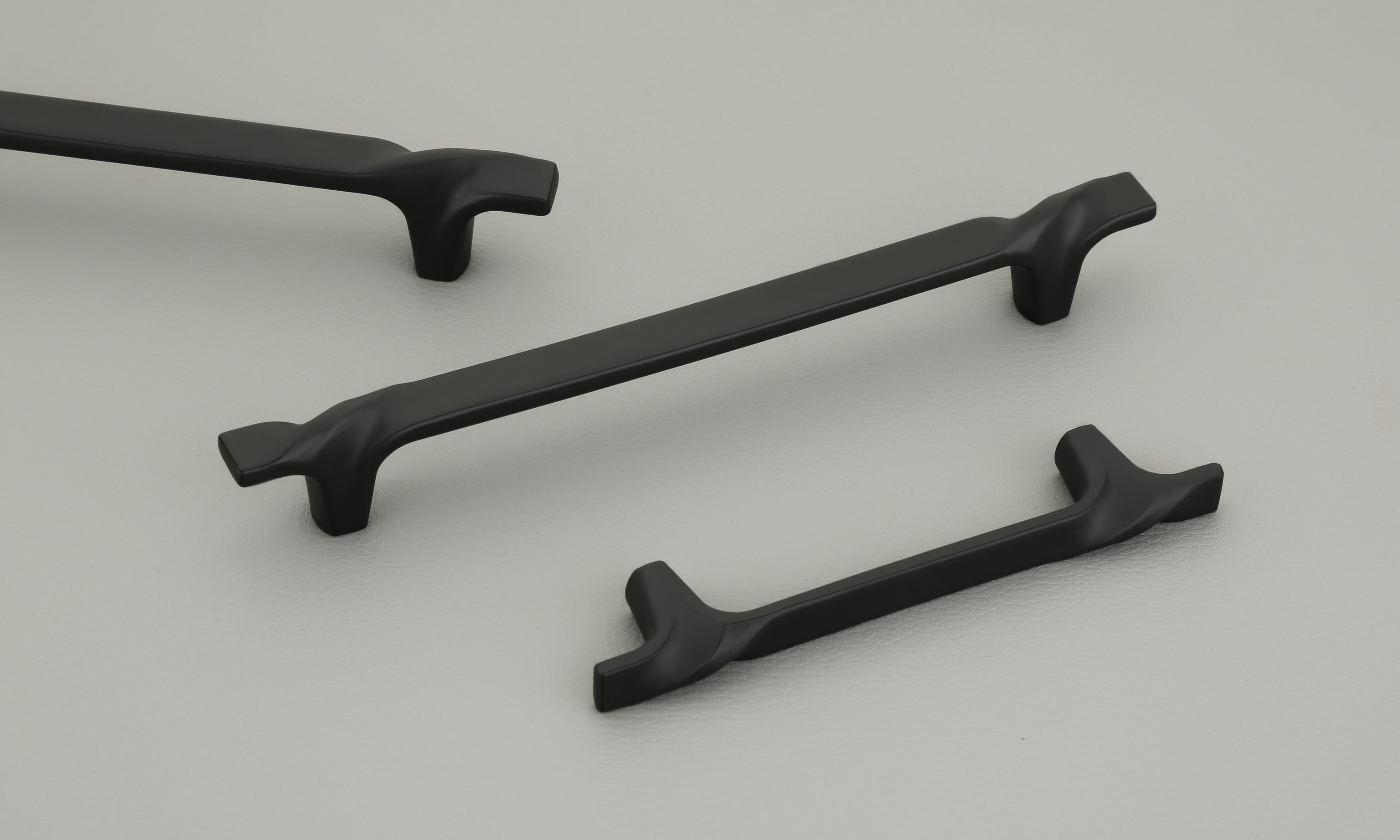 Relo 7083 Black Cupboard & Drawer Handle