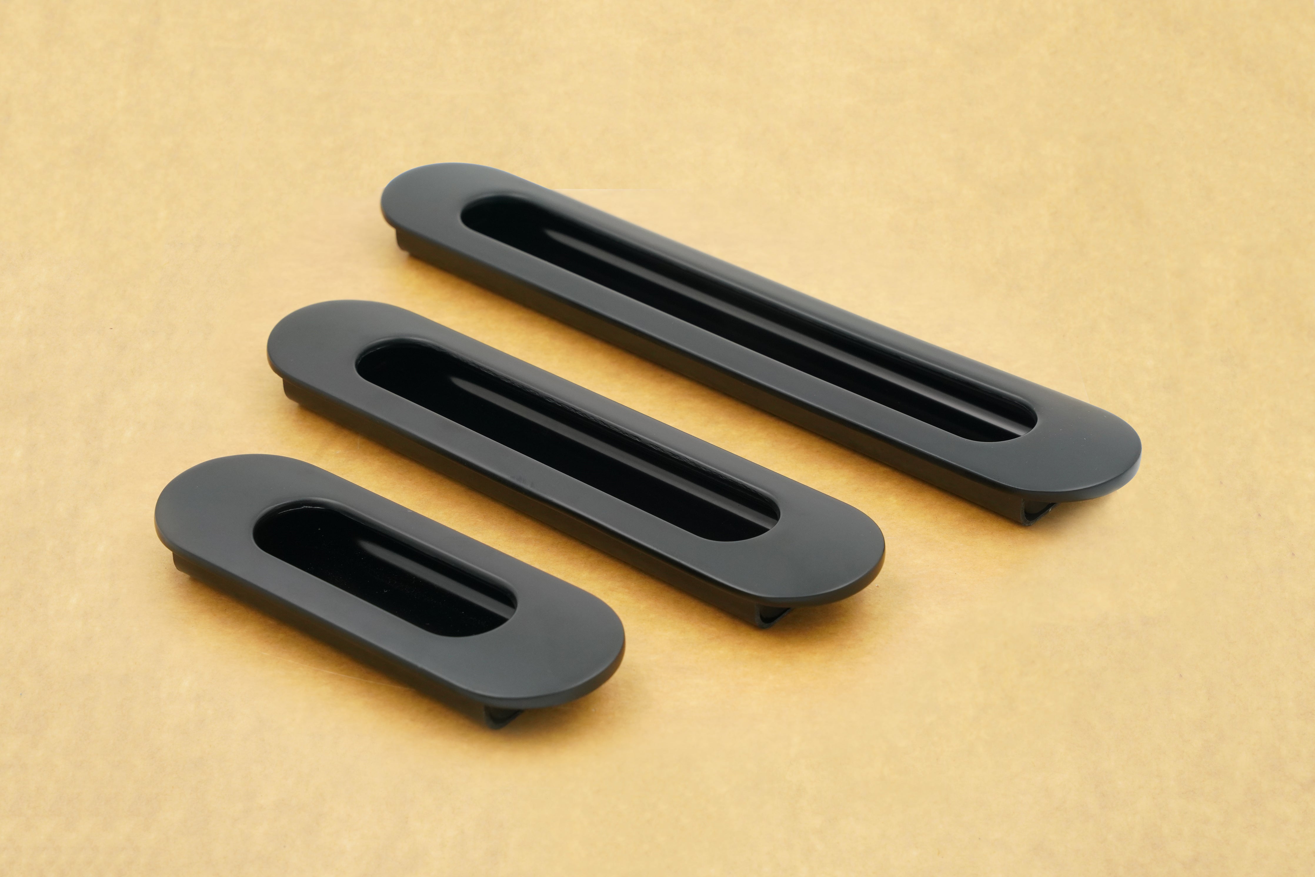 Relo Oval 01 Black Concealed Sliding Door Handle