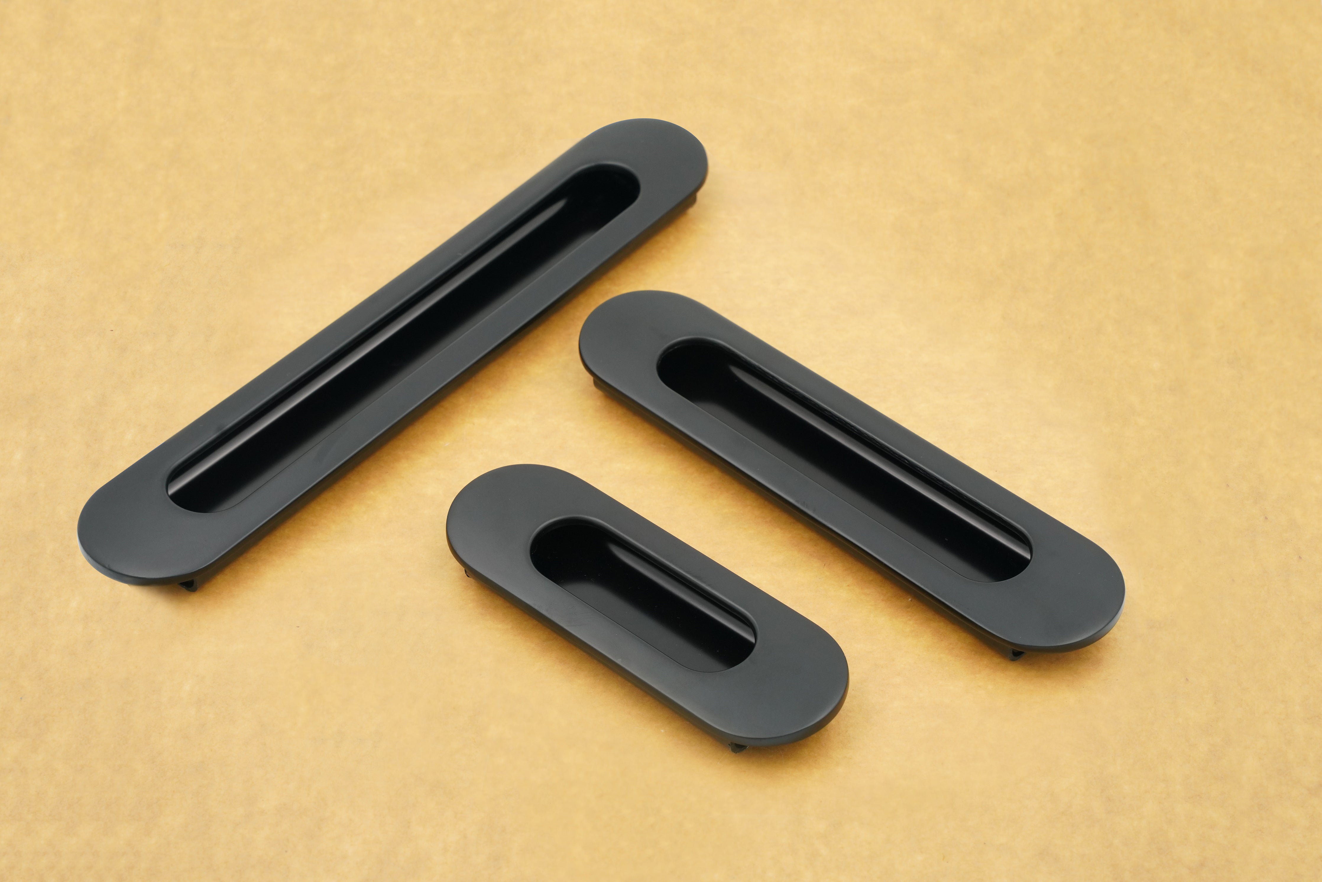 Relo Oval 01 Black Concealed Sliding Door Handle